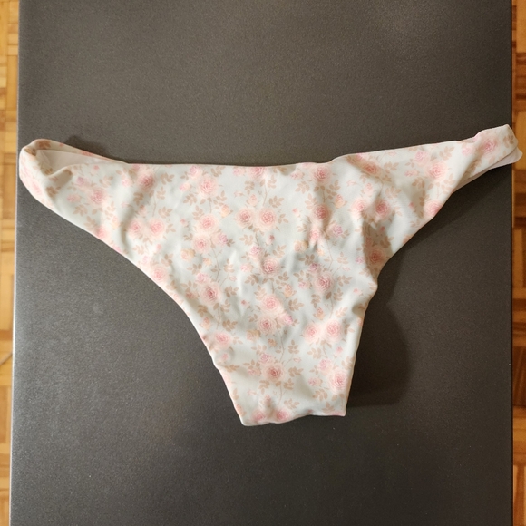 WIKINI Light green and pink flowers Bikini - Picture 7 of 10